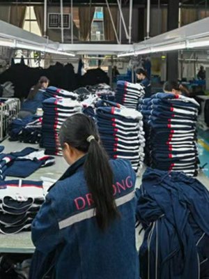 Trims and accessories — smart-managed production stations on the line