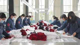 Private label and packaging — garment finishing with labels and branded boxes
